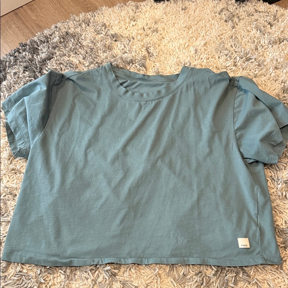 Women’s Vuori- short sleeved open back feather tee